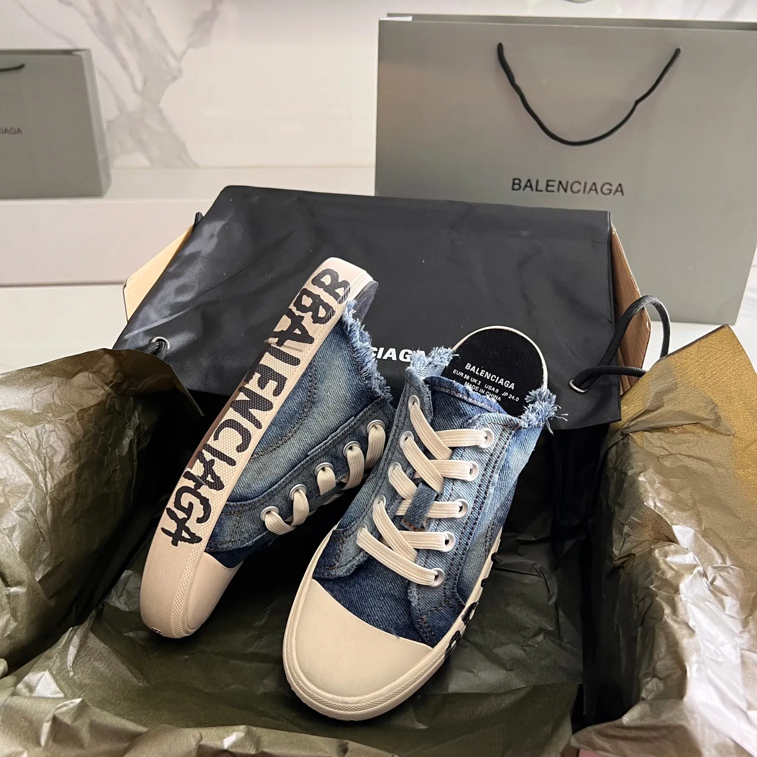 👟👟Ex-factory price 460👟👟 Semi-drag denim print BALENCIAGA washed and distressed semi-drag low-top with original packaging Code number: 35-44 (45 customized)